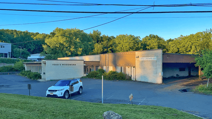 Yossi's woodworx shop exterior picture