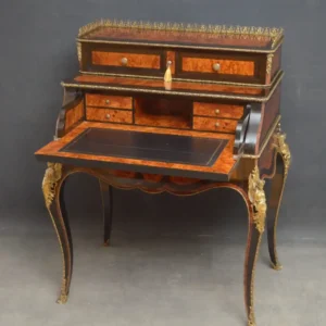 Restored British étagère with high-gloss lacquer and brass trim